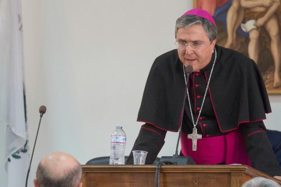 Monsignor Savino ai giovani: i poteri vi vogliono ignoranti per schiavizzarvi