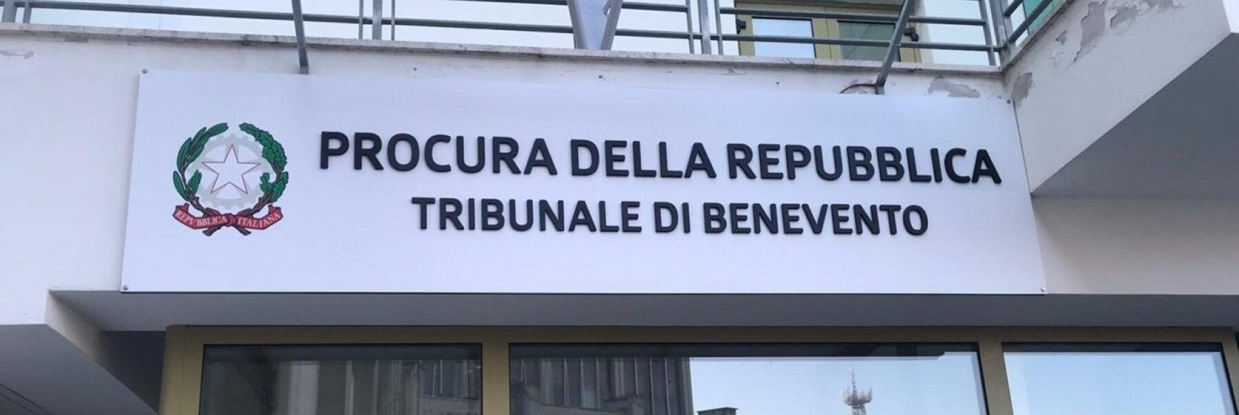 Violenza sessuale sul “suo” allievo, arrestata prof a Benevento