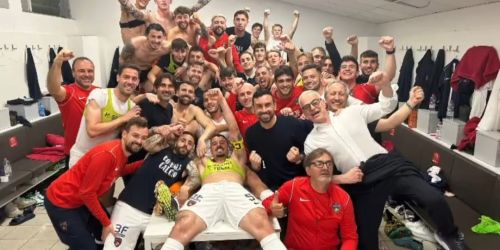 La dolce notte di Cosenza. Una città in festa per la serie B