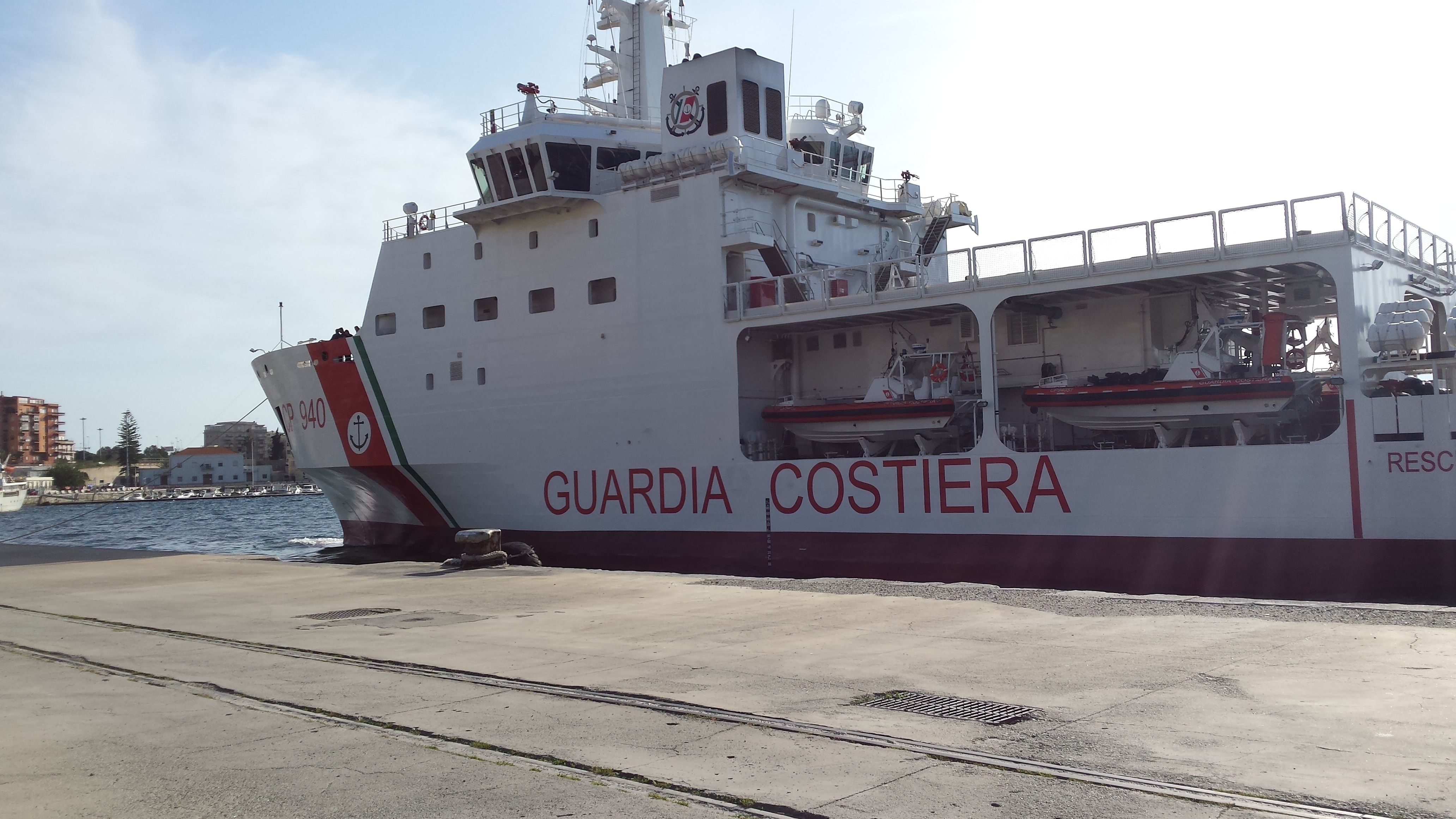 Migranti, in 580 sbarcano a Reggio Calabria