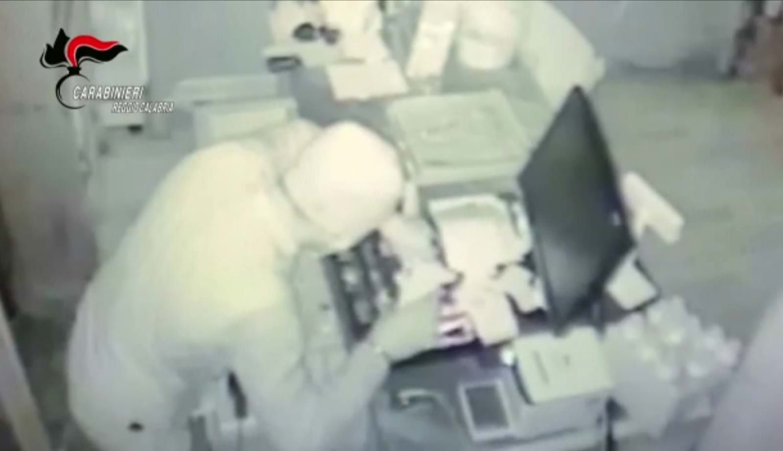 Furti in serie anche nel periodo del lockdown, 24enne arrestato a Taurianova – VIDEO