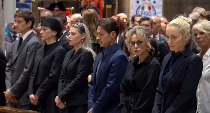 Berlusconi, i funerali di Stato a Milano. In Duomo Mattarella e Meloni