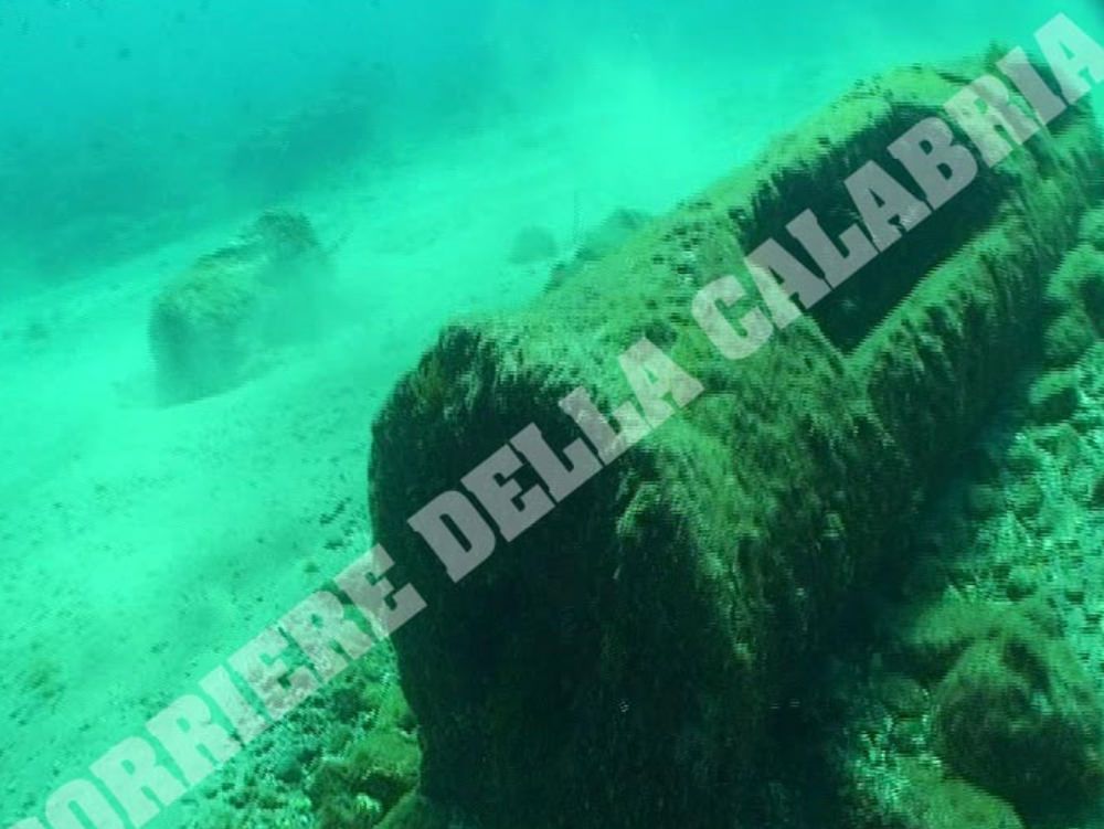 Colonne nei fondali di Reggio Calabria