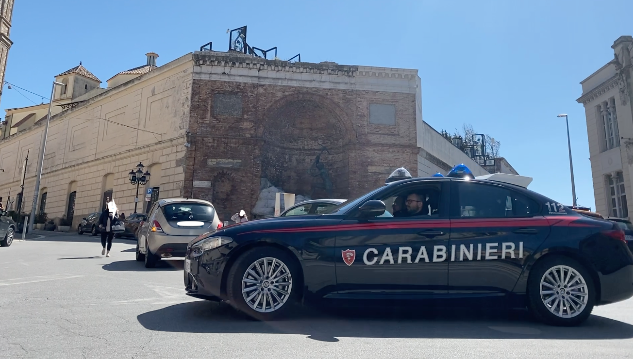 Evade dai domiciliari, arrestato 20enne accusato di maltrattamenti in famiglia e tentata interruzione di gravidanza