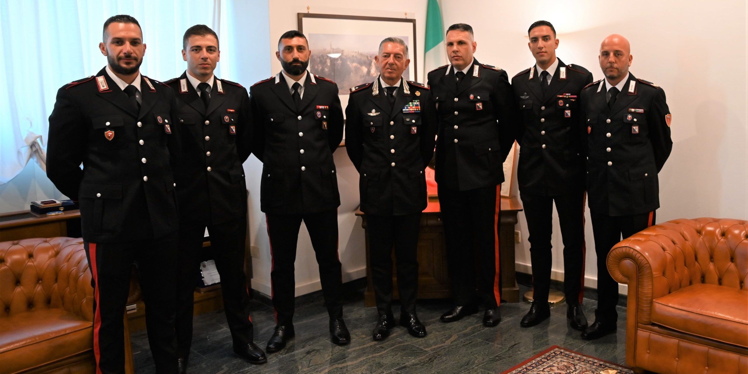 Il generale Sciuto incontra i carabinieri che hanno sventato due tentativi di suicidio