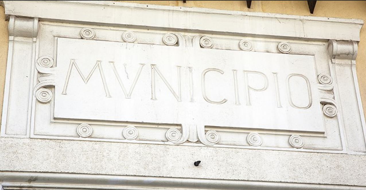 Costi dell’energia, Comuni calabresi al bivio. «Aumento delle tariffe o taglio dei servizi»