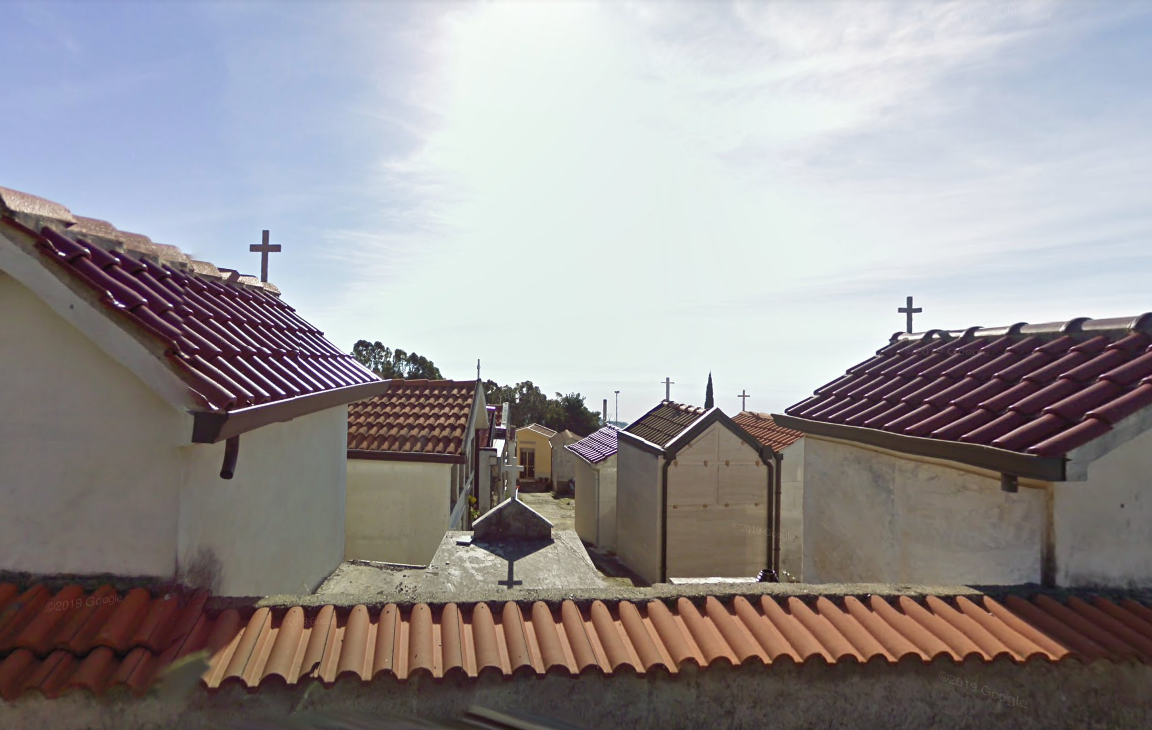 Falerna, bara da tumulare ma il loculo è occupato. Non si sa da chi