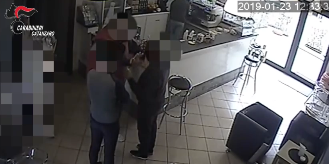 Il giogo dei clan crotonesi sul Catanzarese, sono 20 gli indagati – NOMI