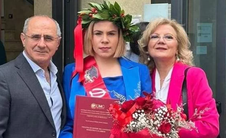 Catanzaro, si laurea con una tesi sul femminicidio 18 anni dopo l’uccisione della madre
