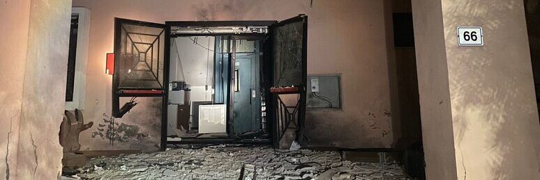 Bomba ad alto potenziale esplosa davanti a un municipio nel Nuorese
