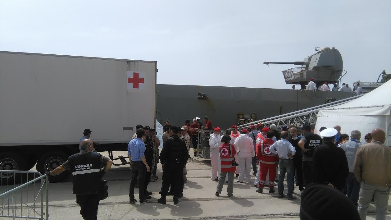 Sepolti a Reggio i 45 migranti morti nel naufragio