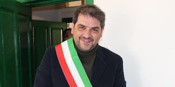 Covid, in isolamento una classe e la mensa della scuola media di Campana