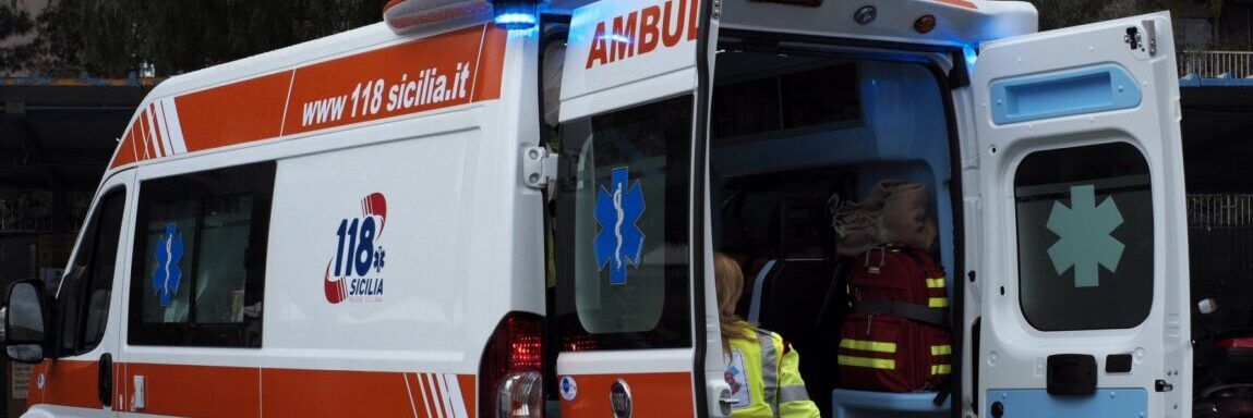 Tragedia a Messina, bimbo travolto dall’auto del padre