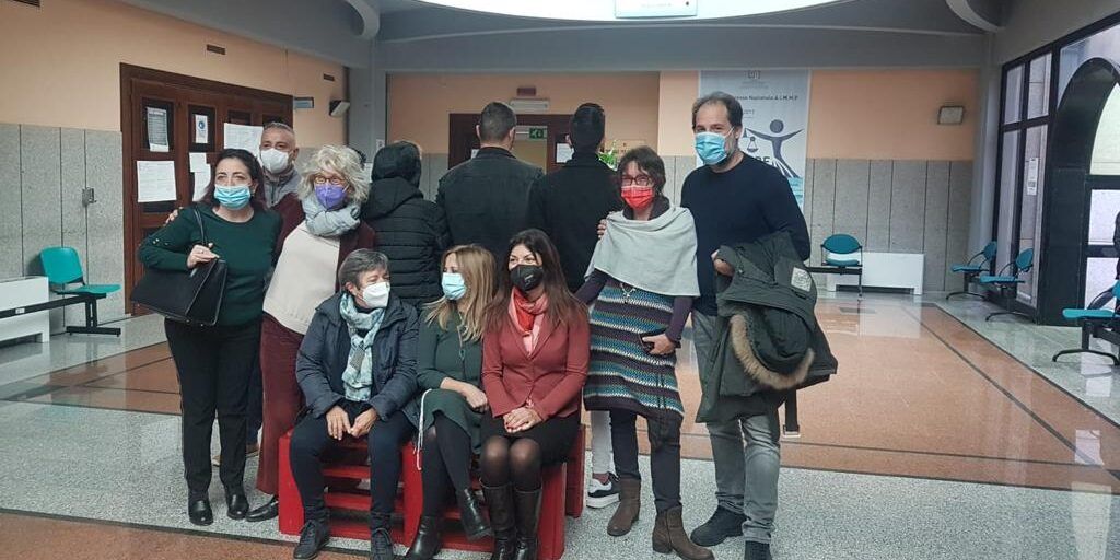 Progetto “No violence”, una panchina rossa per sensibilizzare e per riflettere