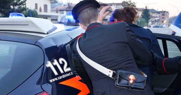 Scippano la pensione ad un anziano a Reggio, una donna viene fermata da un cittadino