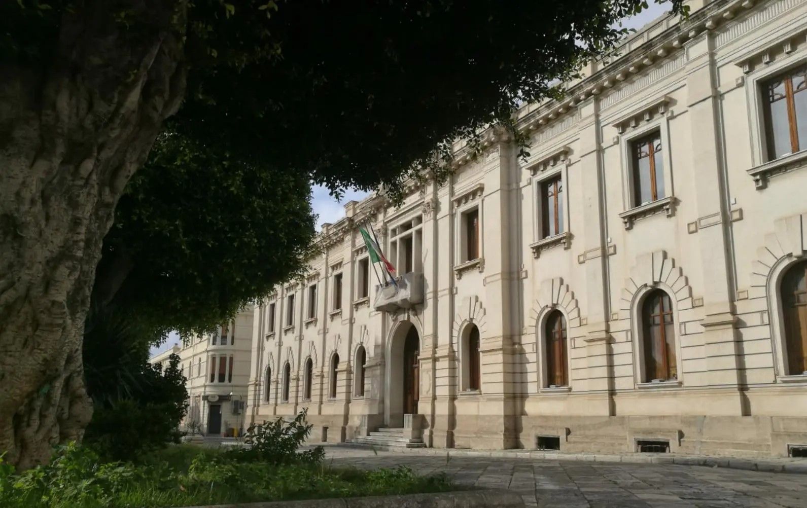 Reggio, cinque municipi per un’unica città. Il decentramento entra nelle comunali del 2026