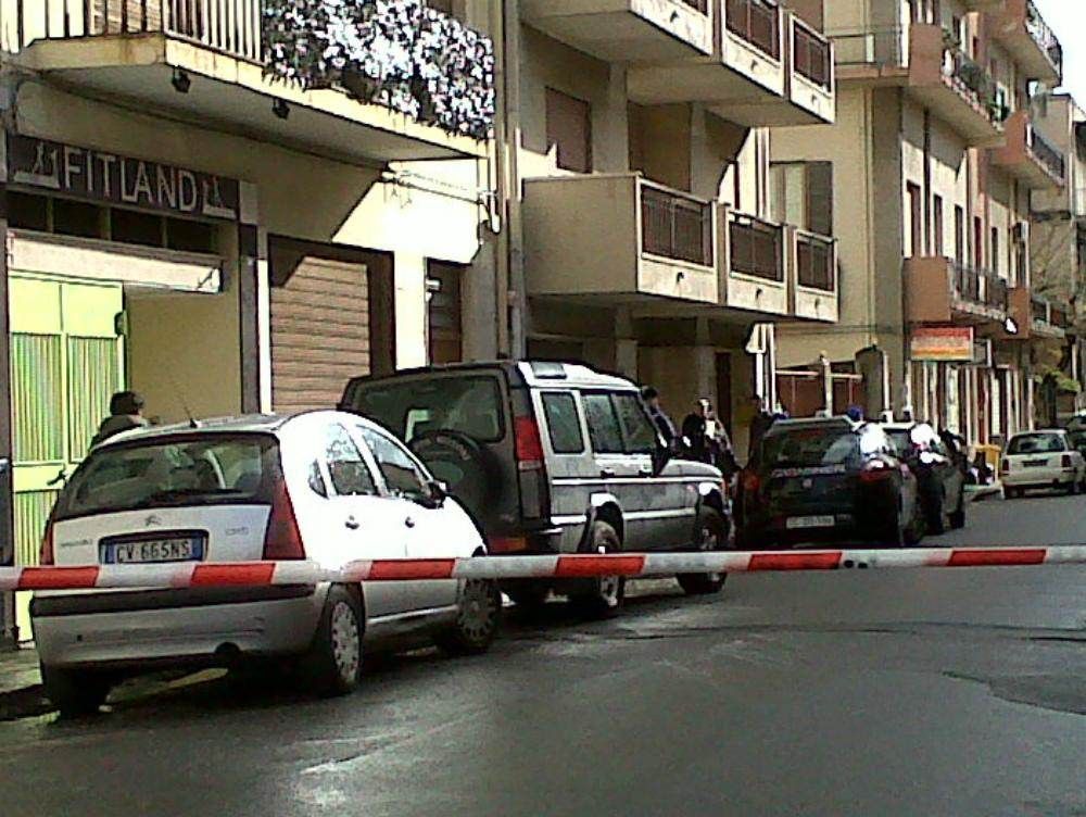 La madre denuncia la scomparsa, ma è a casa