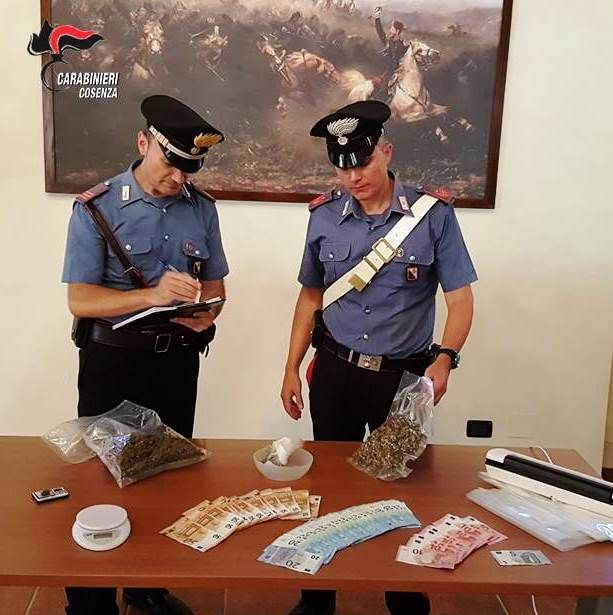 La casa dove era ai domiciliari come base per lo spaccio, arrestato 32enne cosentino