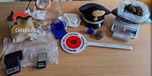 San Calogero, arrestato un uomo per detenzione ai fini di spaccio di sostanze stupefacenti