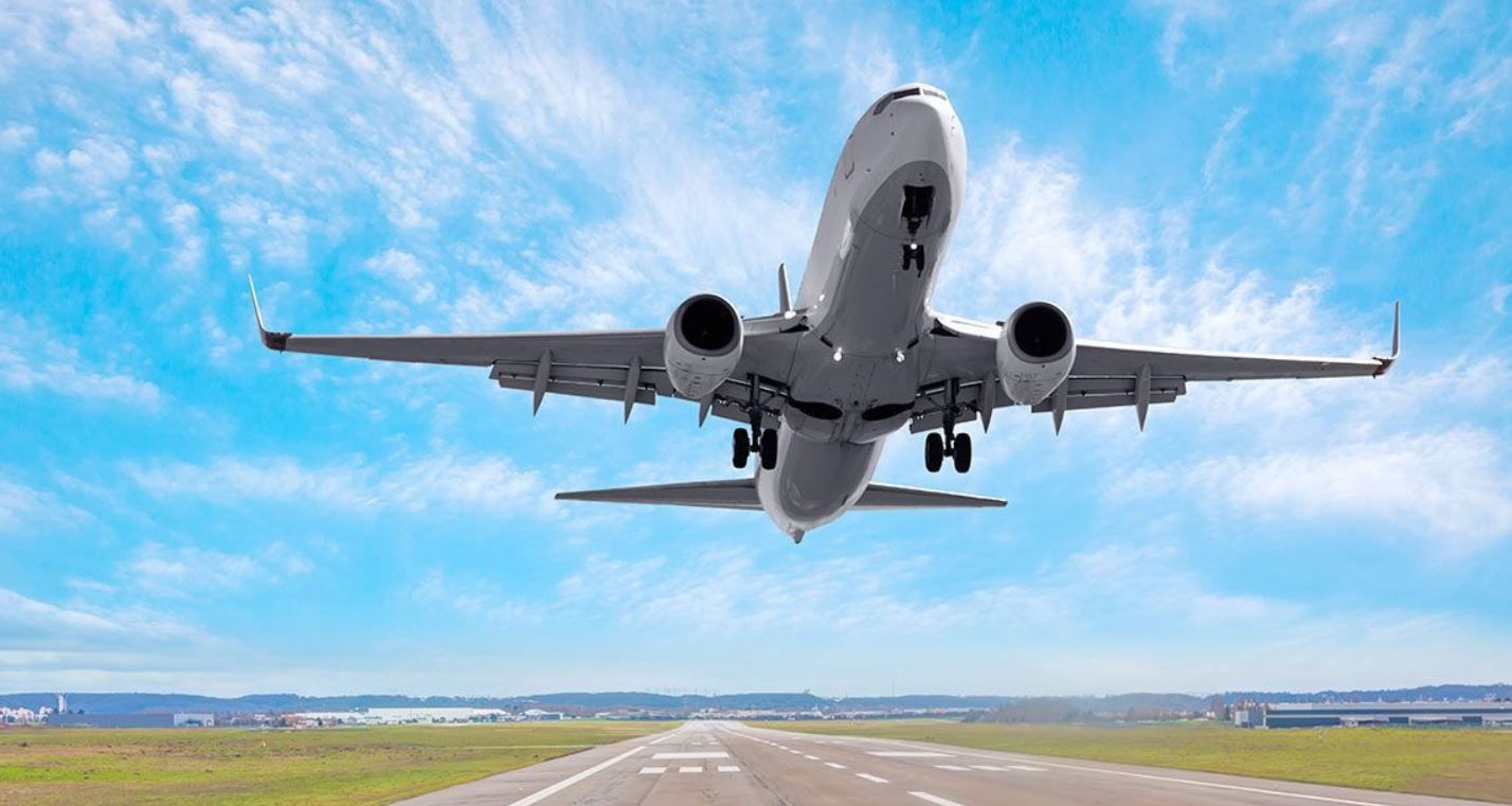 “Mamma ho preso l’aereo sbagliato”, Natale da film per un bimbo negli Usa