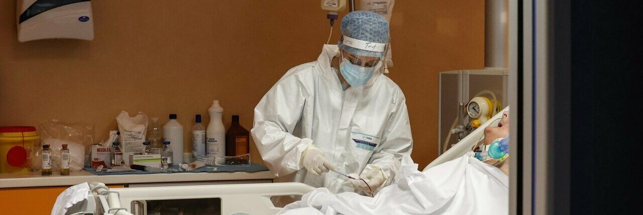 Covid, contagi in rialzo in Calabria: 5 vittime. Crescono i ricoveri – GRAFICO