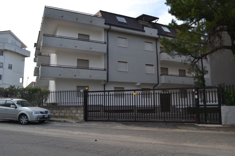 Palazzo Arpacal, indagati gli ex manager e Dodaro