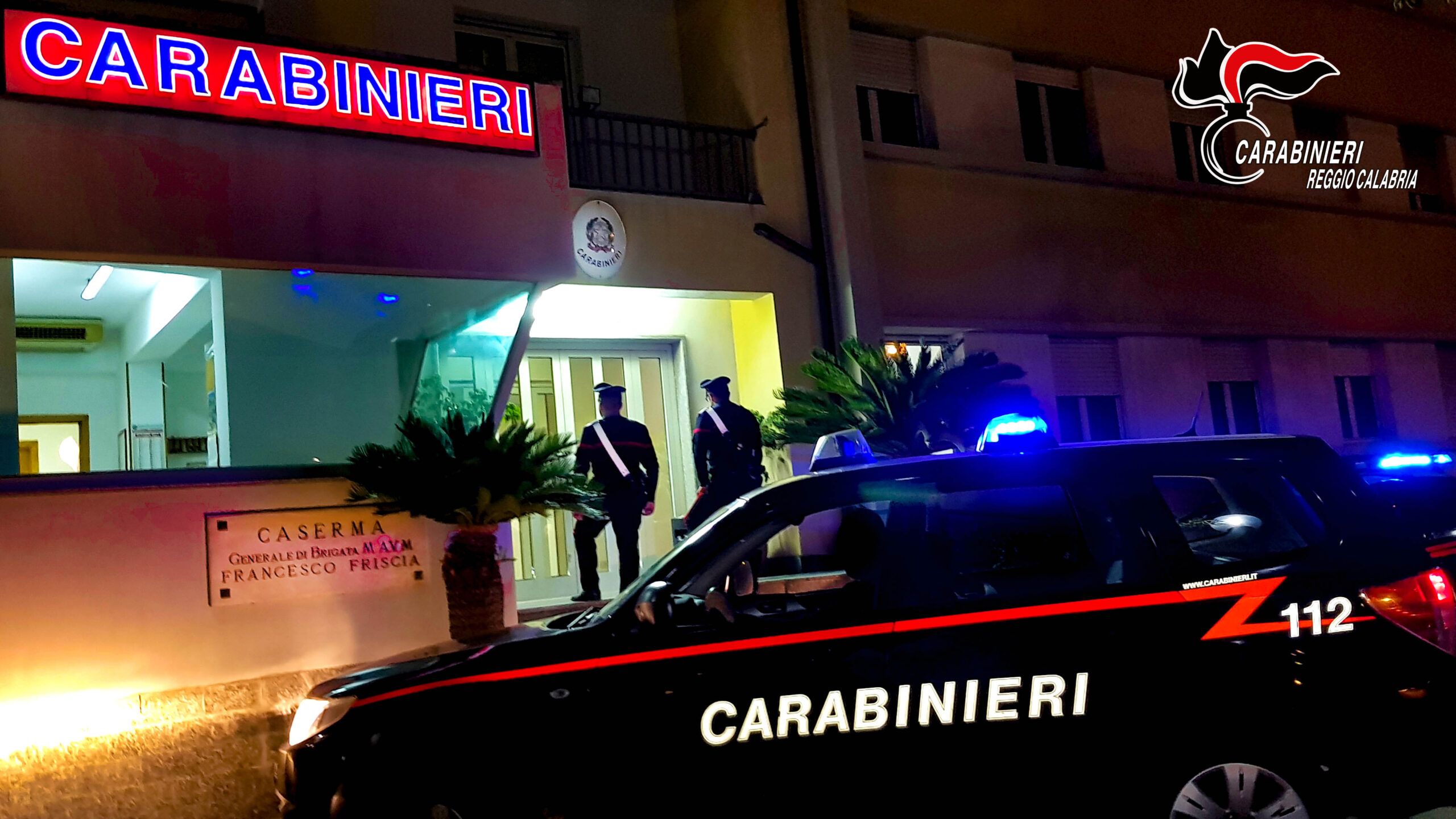 Armato di coltello aggredisce i carabinieri: arrestato 35enne