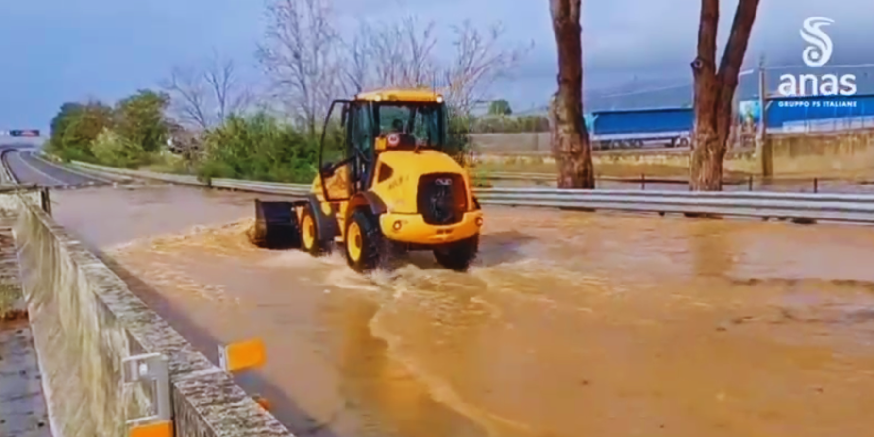 Catanzarese in ginocchio: interrotta la SS18, riaperta la SS280 a Feroleto – FOTO E VIDEO