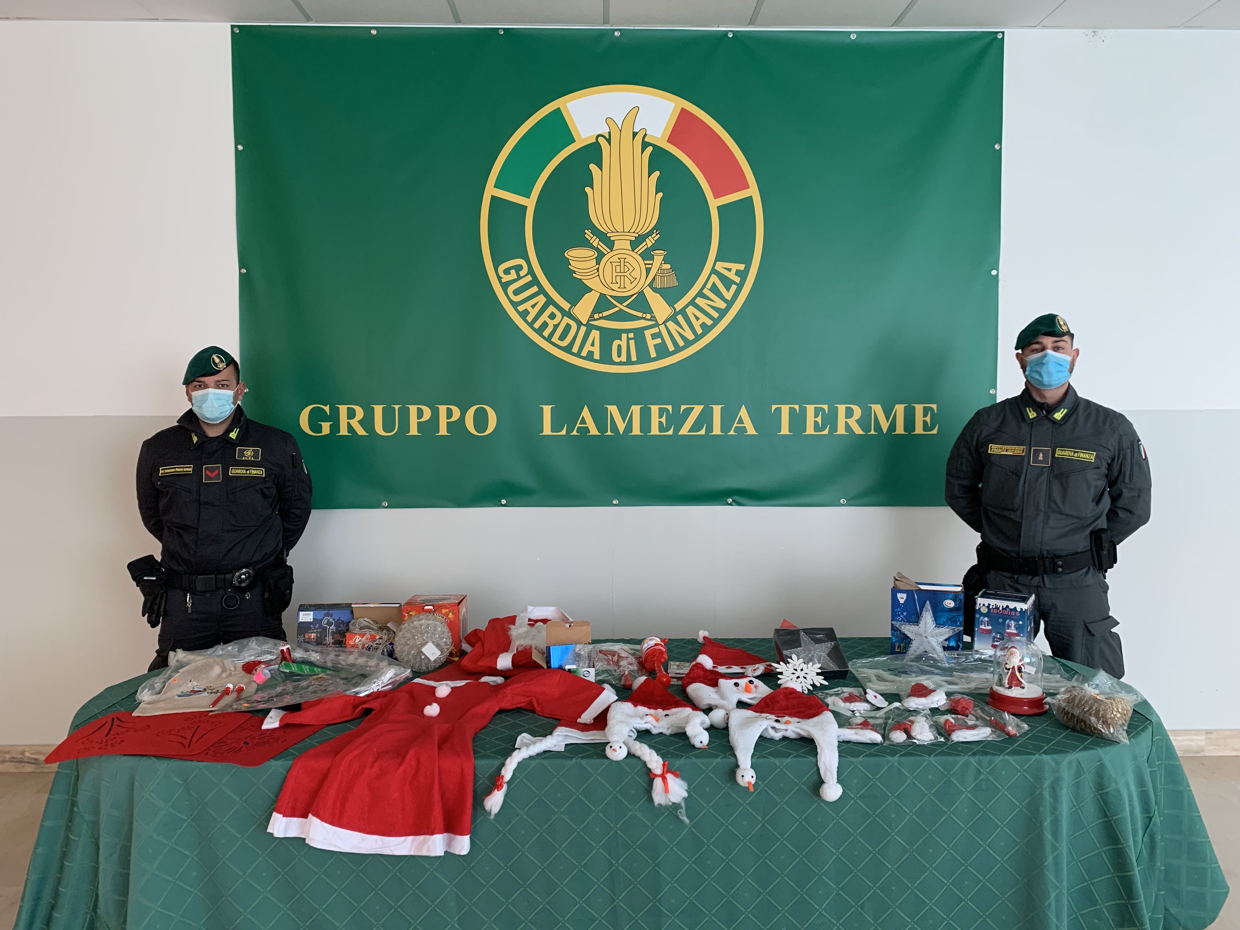 Lamezia Terme, sequestrati 17mila tra giocattoli e prodotti natalizi pericolosi