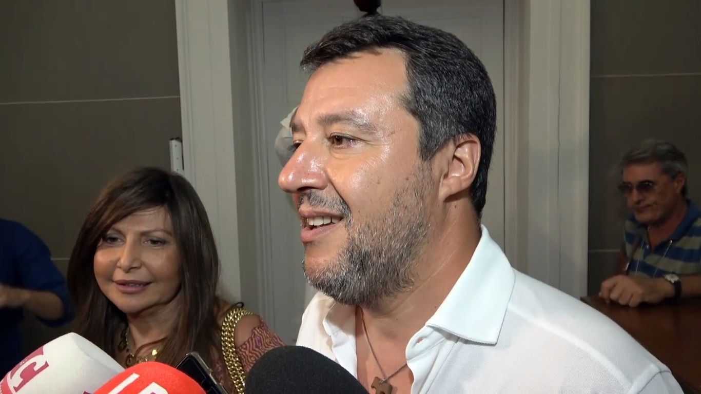 «Selfie con Salvini al comizio di Cosenza». Il Pd critica il direttore di Rainews24