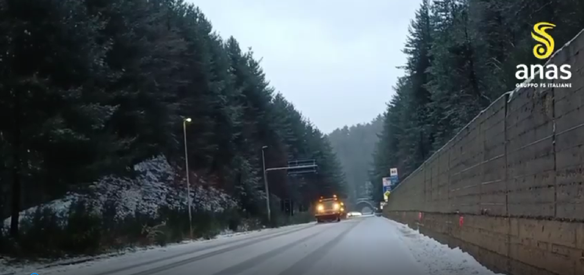 La neve arriva in Calabria, squadre Anas impegnate sulle strade del Cosentino – VIDEO