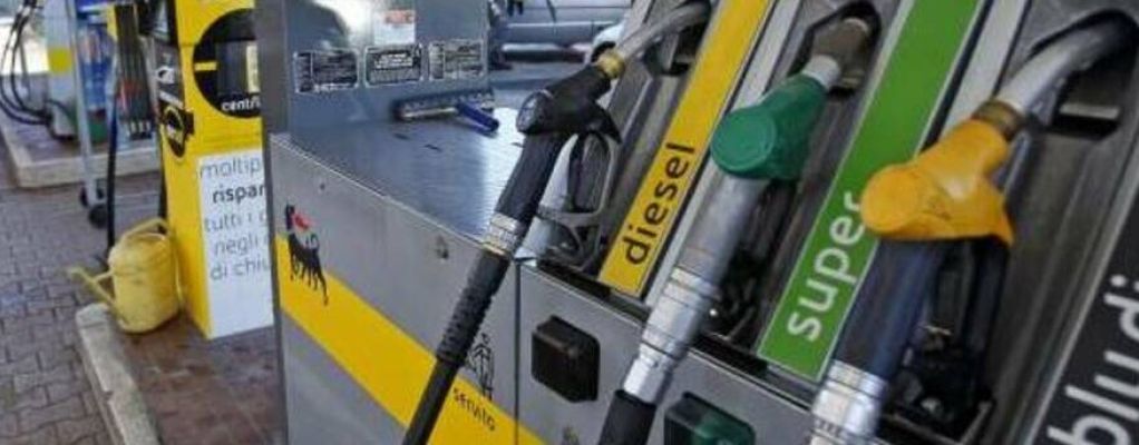 Eni fissa un tetto al prezzo di benzina e gasolio