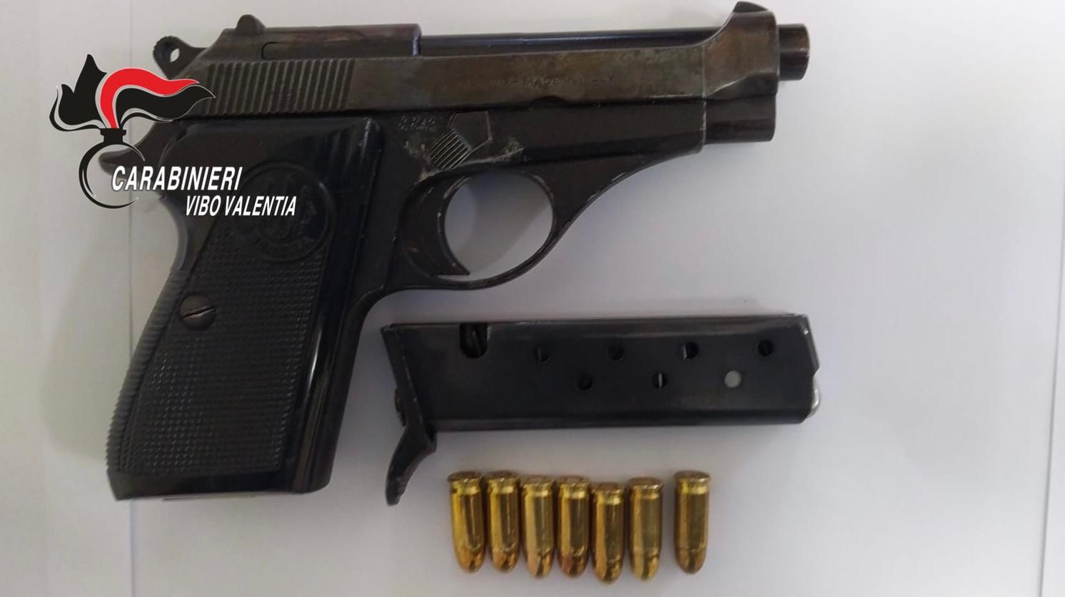 Ferisce una donna con 5 colpi di pistola e tenta la fuga: un arresto a Tropea