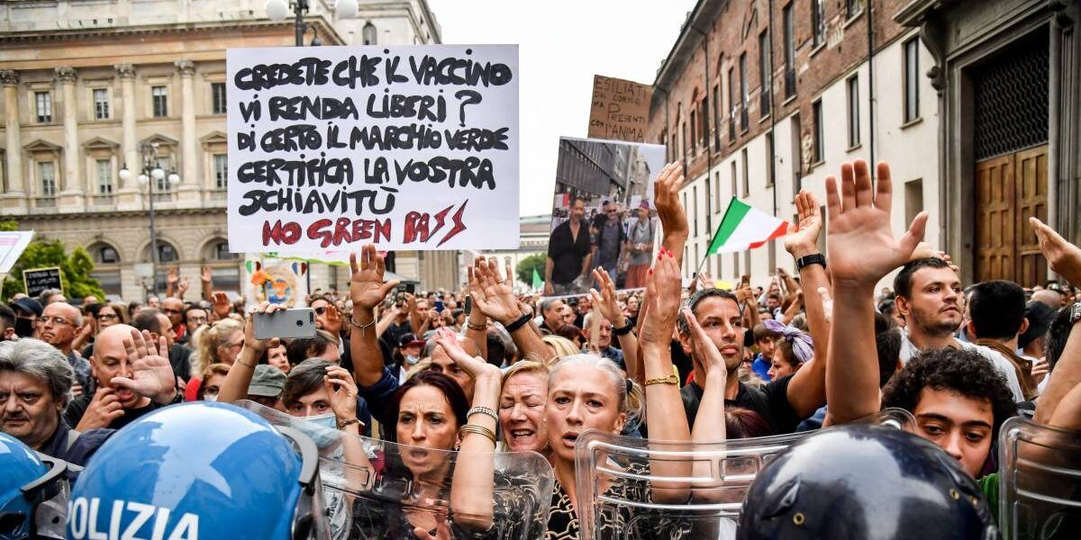 Operazione contro no vax, perquisizioni in tutta Italia