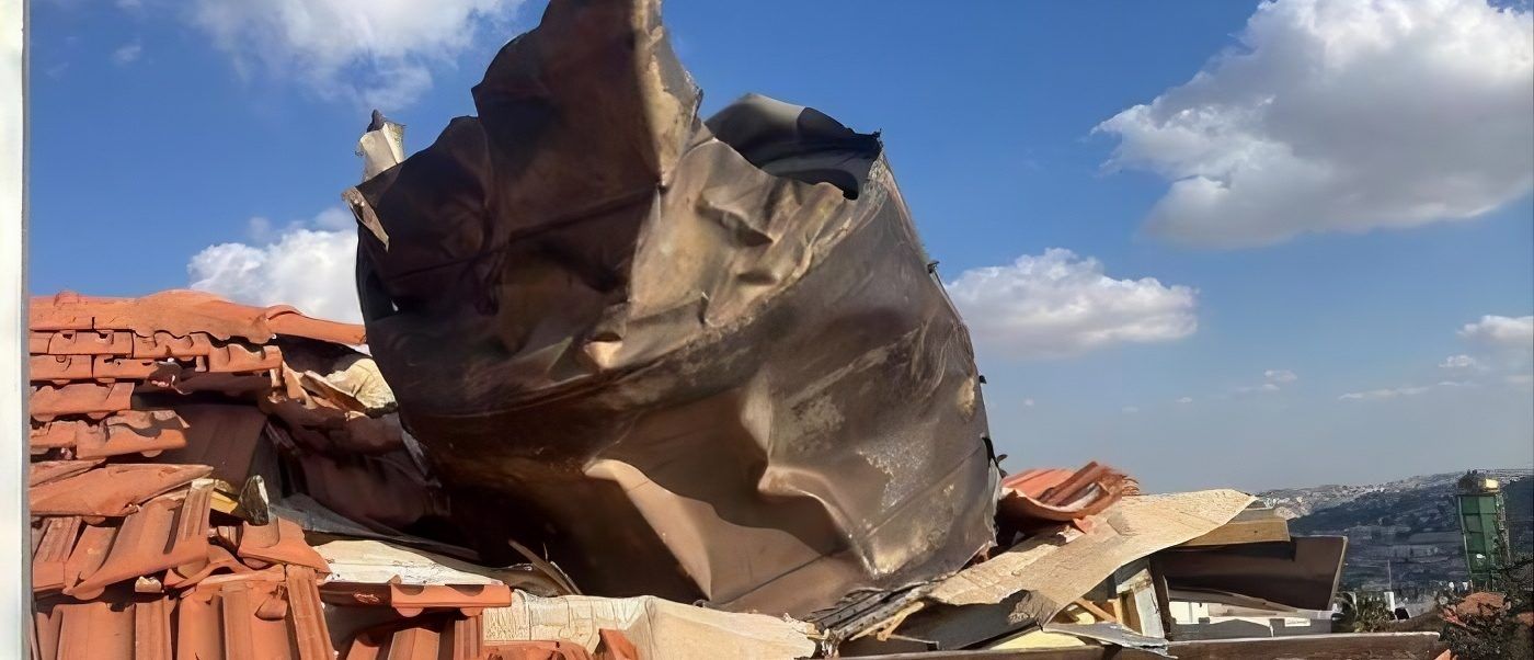 Missile dall’Iran, un frammento cade vicino l’ufficio di Netanyahu