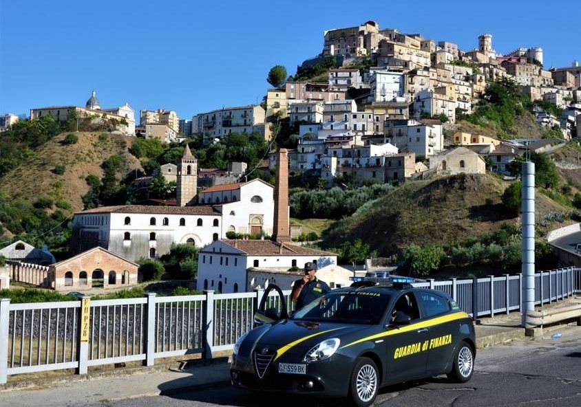 Cosenza, frode fiscale e autoriciclaggio per 16 milioni di euro: denunciate 6 persone – VIDEO
