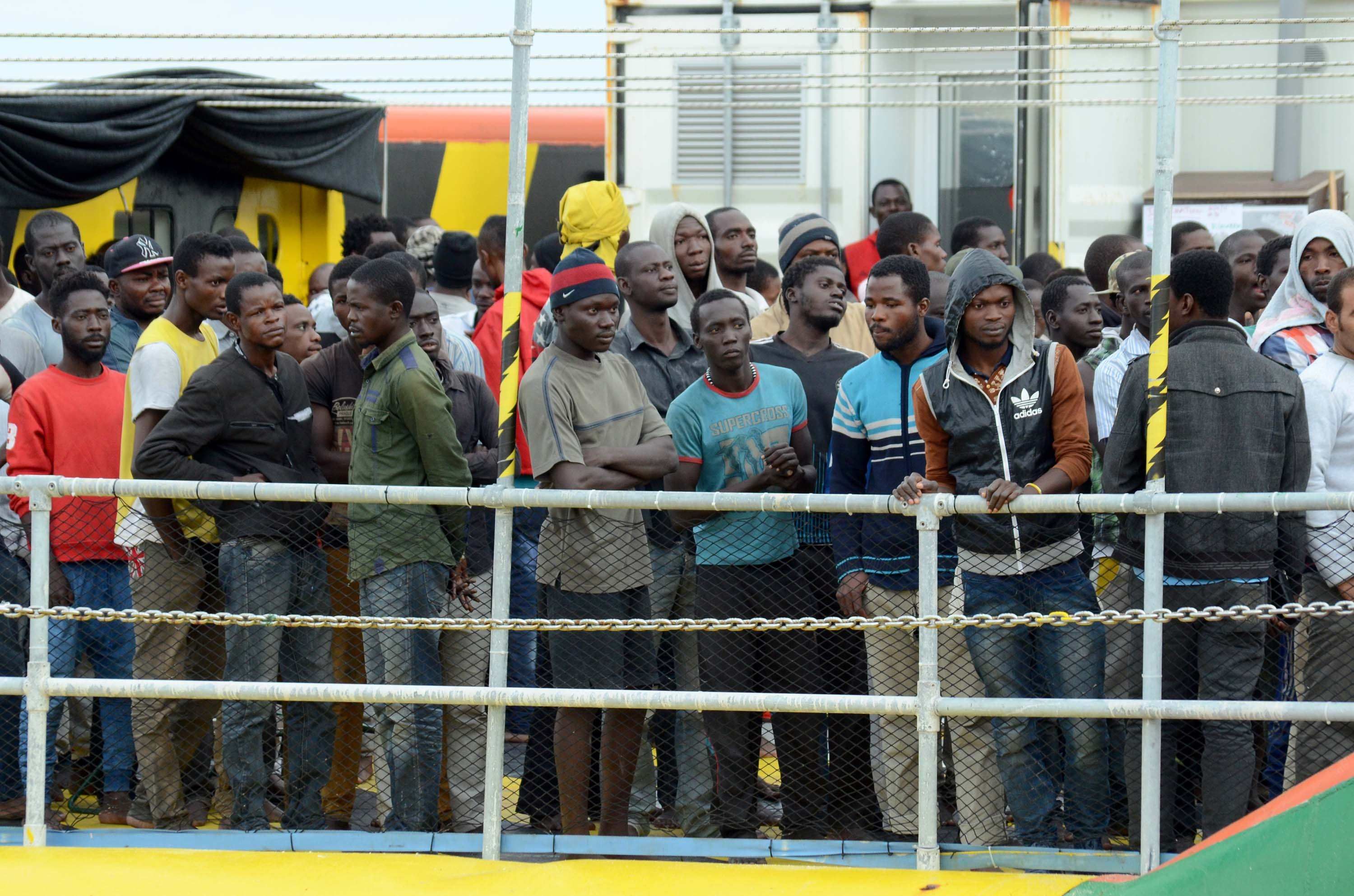 Parte dei migranti di Lampedusa trasferiti in Calabria