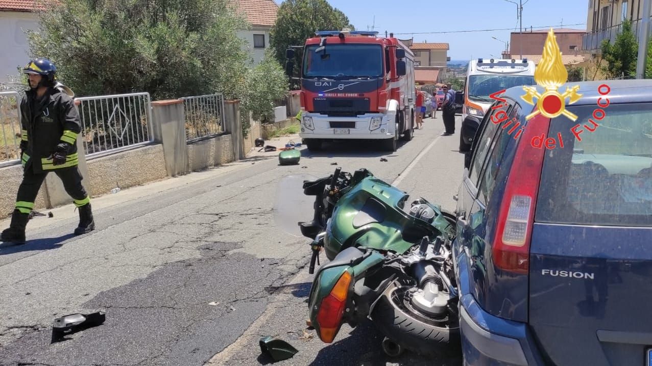 Scontro auto-moto a Sellia Marina, muore un centauro