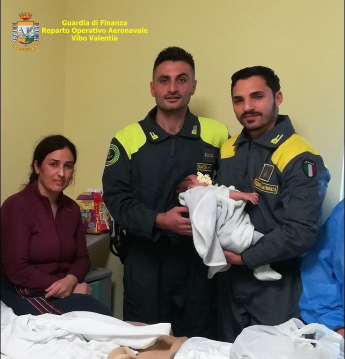 Migranti sbarcati a Melissa, c'è anche un disperso in mare