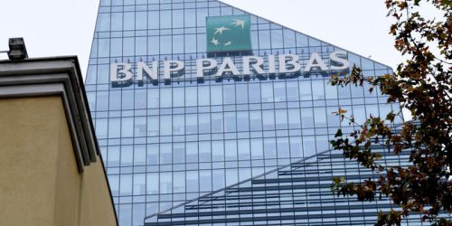 Il grattacielo Torre Diamante (detta anche Diamantone o Diamond Tower), nel Centro Direzionale di Milano, tra viale della Liberazione, attualmente sede delle società italiane del Gruppo BNP Paribas 3 novembre 2020.Nel terzo trimestre dell'anno l'utile netto del gruppo Bnp Paribas è stato di 1.894 milioni, con una flessione del 2,3% rispetto al terzo trimestre 2019. Al netto degli elementi straordinari si attesta a 1.940 milioni di euro, con un calo dell'8,3%. Al 30 settembre il "common equity Tier 1 ratio" di gruppo è pari al 12,6% ed è in aumento di 20 punti base rispetto al 30 giugno 2020, in particolare grazie all'accantonamento nelle riserve del risultato del trimestre. Le riserve di liquidità immediatamente disponibili del gruppo ammontano a 472 miliardi, "equivalenti ad oltre un anno di margine di manovra rispetto alle risorse di mercato". ANSA/DANIEL DAL ZENNARO