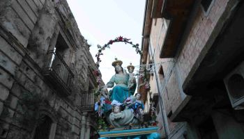 Le fotografie di una Calabria a metà, il non finito «simbolo di una generazione che ci aveva provato»