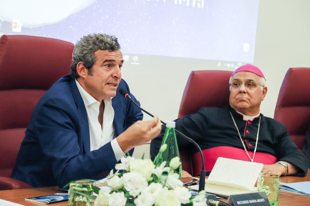 Bertolone: «La Chiesa sia vigile, la tecnologia non deve essere disumanizzante»