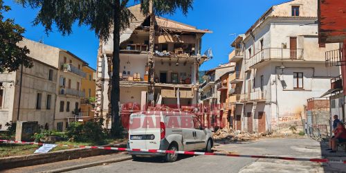 crollo palazzina sambiase