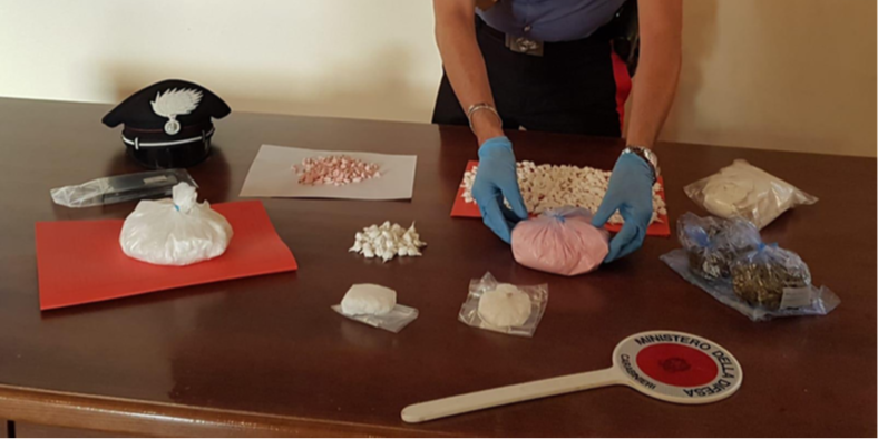 Cosenza, sequestrate 90 dosi di “cocaina rosa”