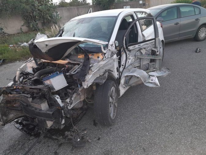Scontro sulla statale 106 a Isola Capo Rizzuto, tre feriti