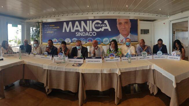 «Un programma semplice e ambizioso» così Manica vuole conquistare Crotone – VIDEO