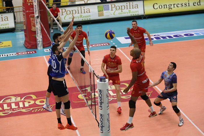 Volley, Tonno Callipo trema ma vince al tie-break