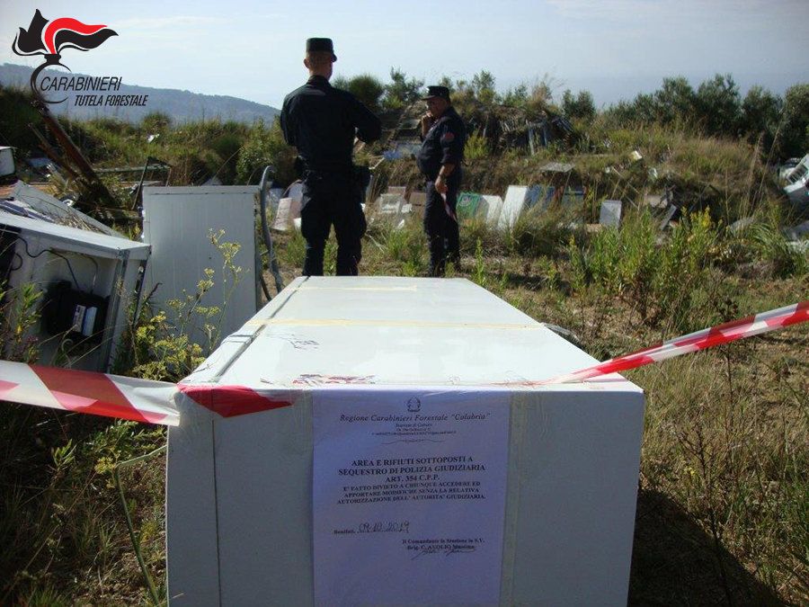 "Cimitero" (abusivo) di rifiuti elettrici a Bonifati: una denuncia