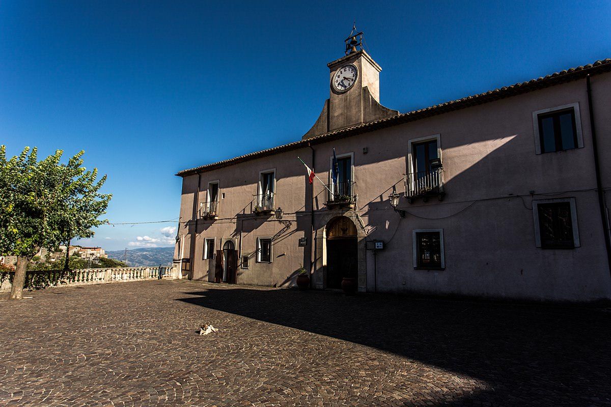 Mongrassano, dipendente comunale positivo: il sindaco chiude il Municipio