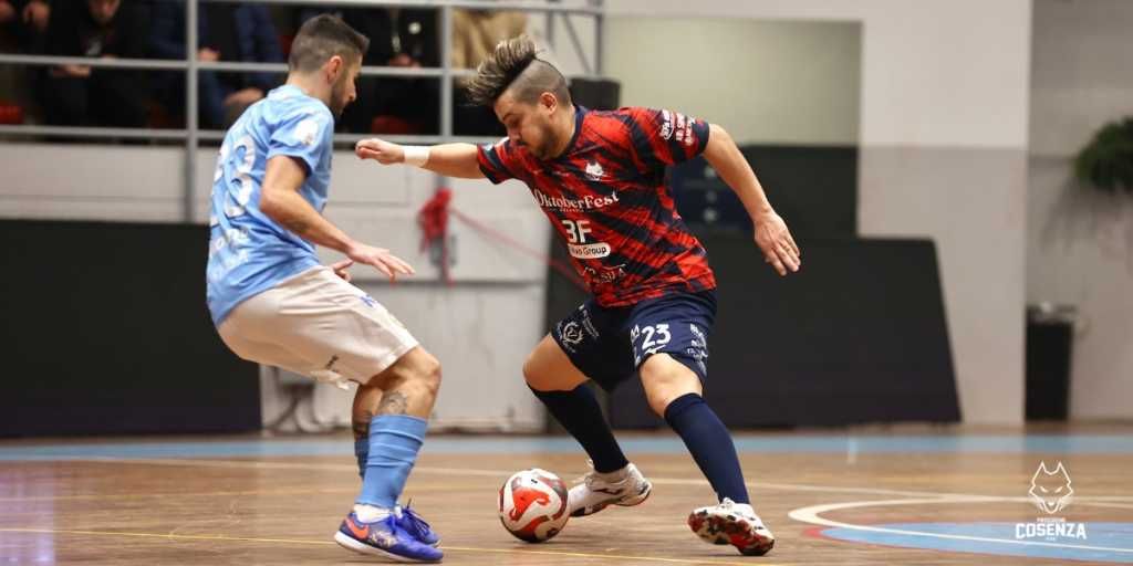 Pirossigeno ko, poker del Napoli al PalaCosentia